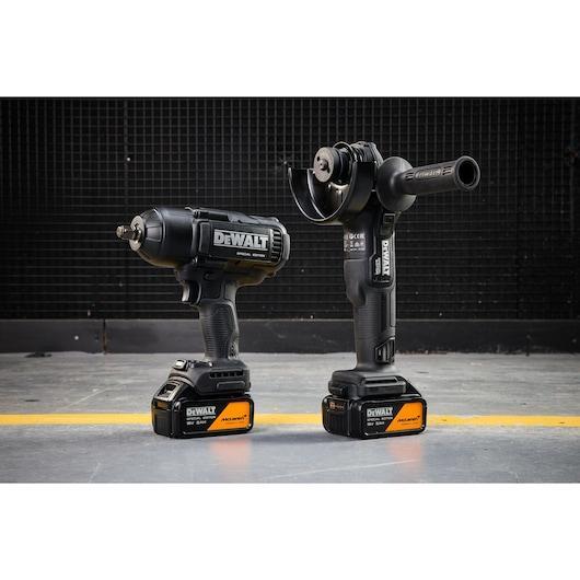 DeWALT Sada náradia DEWALT® x McLaren F1 Team 18 V XR® – 2 x 5 Ah  DCK2225MP2T