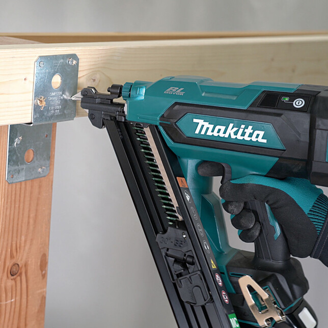 MAKITA DBN640ZK - Akumulátorová klincovačka sólo