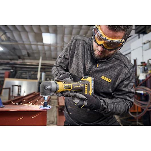DeWALT DeWalt akumulátorová úhlová bruska 18V bez akumulátoru DCG421N