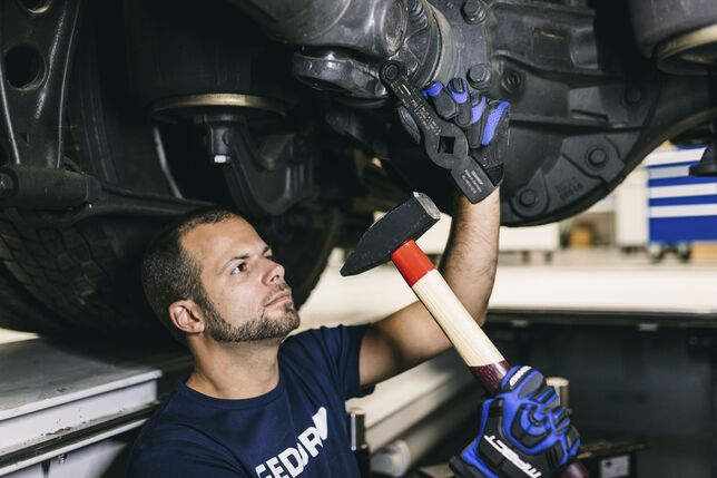 GEDORE 600 H-200 Klincový kladivo ROTBAND-PLUS s hickorovým držadlom 200 g