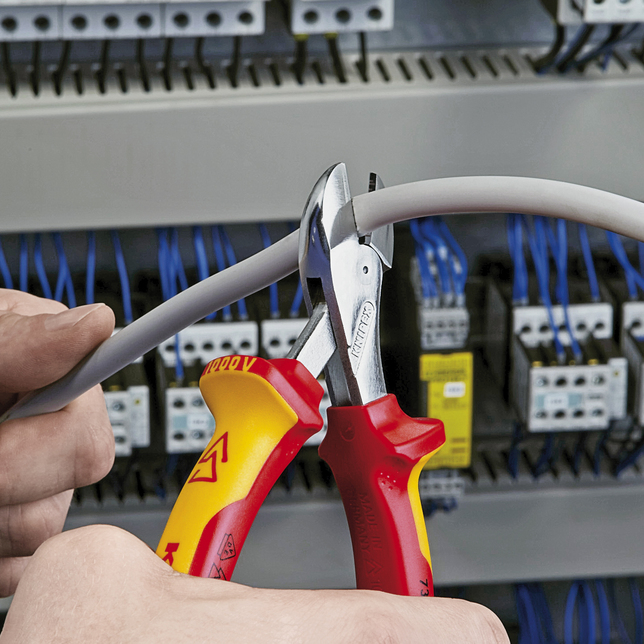 KNIPEX 73 06 160 SB X-Cut® Kompaktné bočné cvikacie kliešte vysoký pákový prevod izolované s multi-k