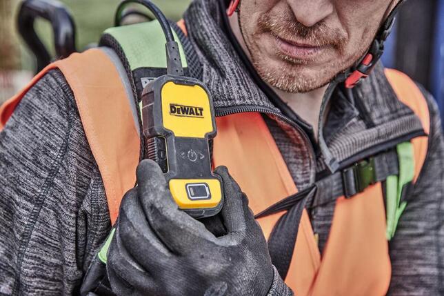 DeWALT BATOHOVÝ VIBRÁTOR DEWALT POWERSHIFT  DCPS310N