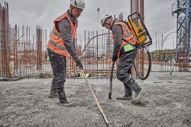 DeWALT BATOHOVÝ VIBRÁTOR DEWALT POWERSHIFT  DCPS310N