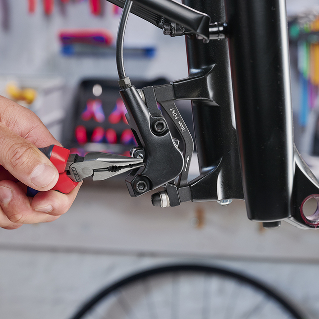 KNIPEX 08 22 185 Kombinované kliešte s ihlovým nosom čierne atramentované 185 mm