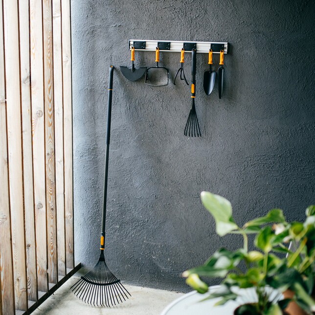 FISKARS Vešiak na záhradné náradie | 1082705