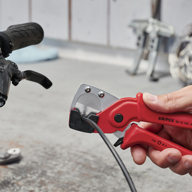 KNIPEX 90 10 185 Kliešte na rezanie viacvrstvových a pneumatických hadíc rukoväte vyrobené z plastu 