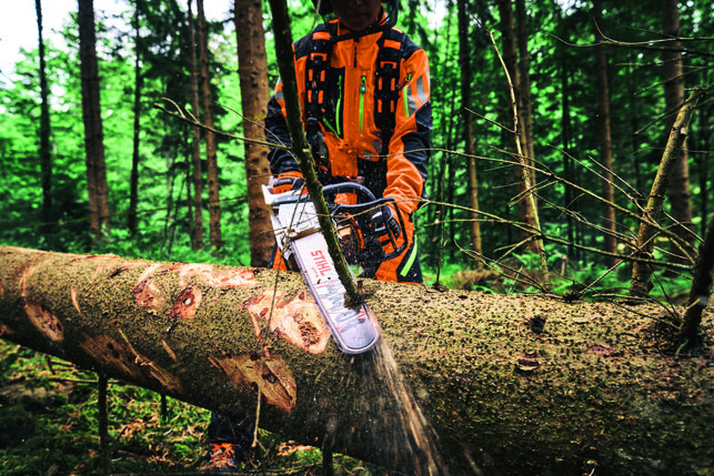 STIHL MS 300 C-M Benzínová motorová pila MB020113000