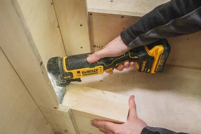 DeWALT DeWalt aku multifunkčná oscilačná brúska 18V bez aku  DCS359N