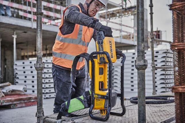 DeWALT BATOHOVÝ VIBRÁTOR DEWALT POWERSHIFT  DCPS310N