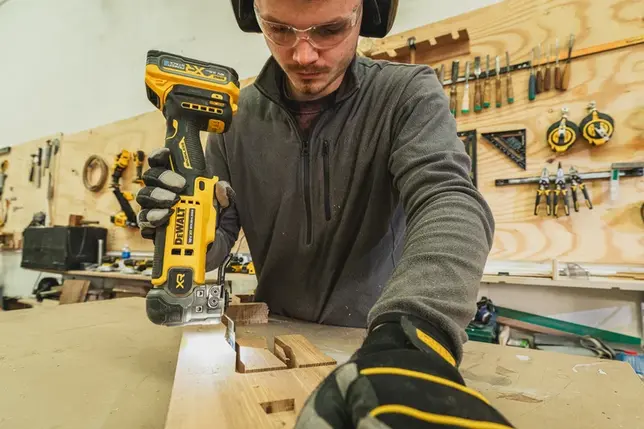 DeWALT DeWalt aku multifunkčná oscilačná brúska 18V bez aku  DCS359N