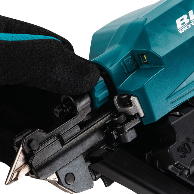 MAKITA DBN640ZK - Akumulátorová klincovačka sólo